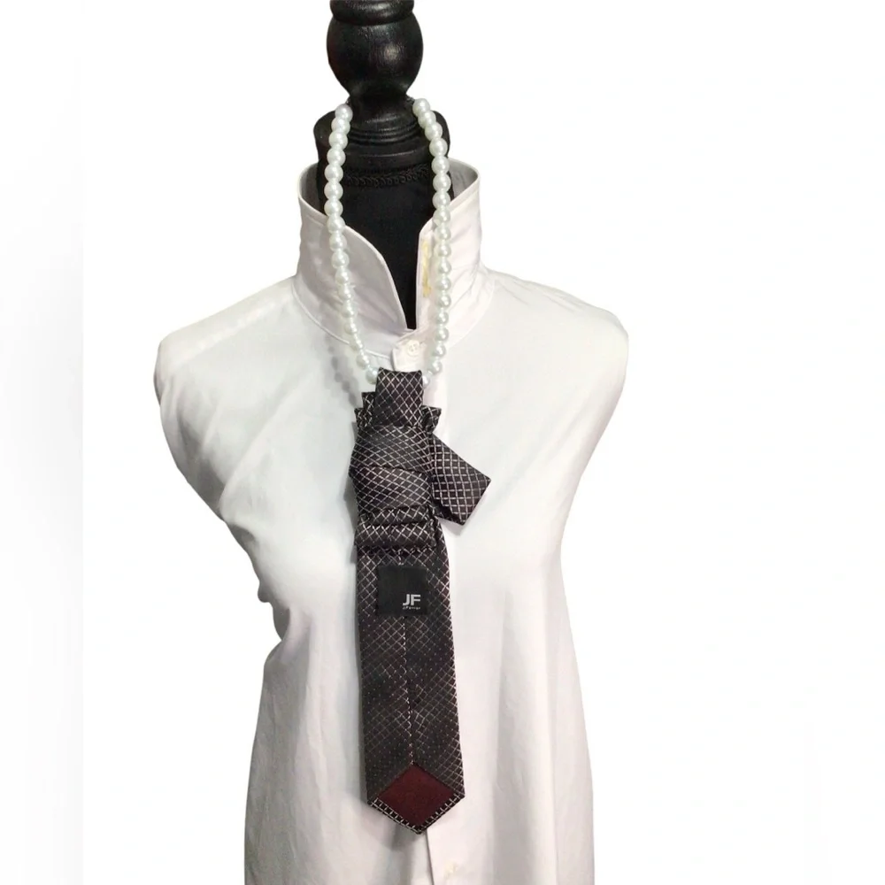 Deep purple and Silver Patterned Necktie with bling brooch - Picture 3 of 3